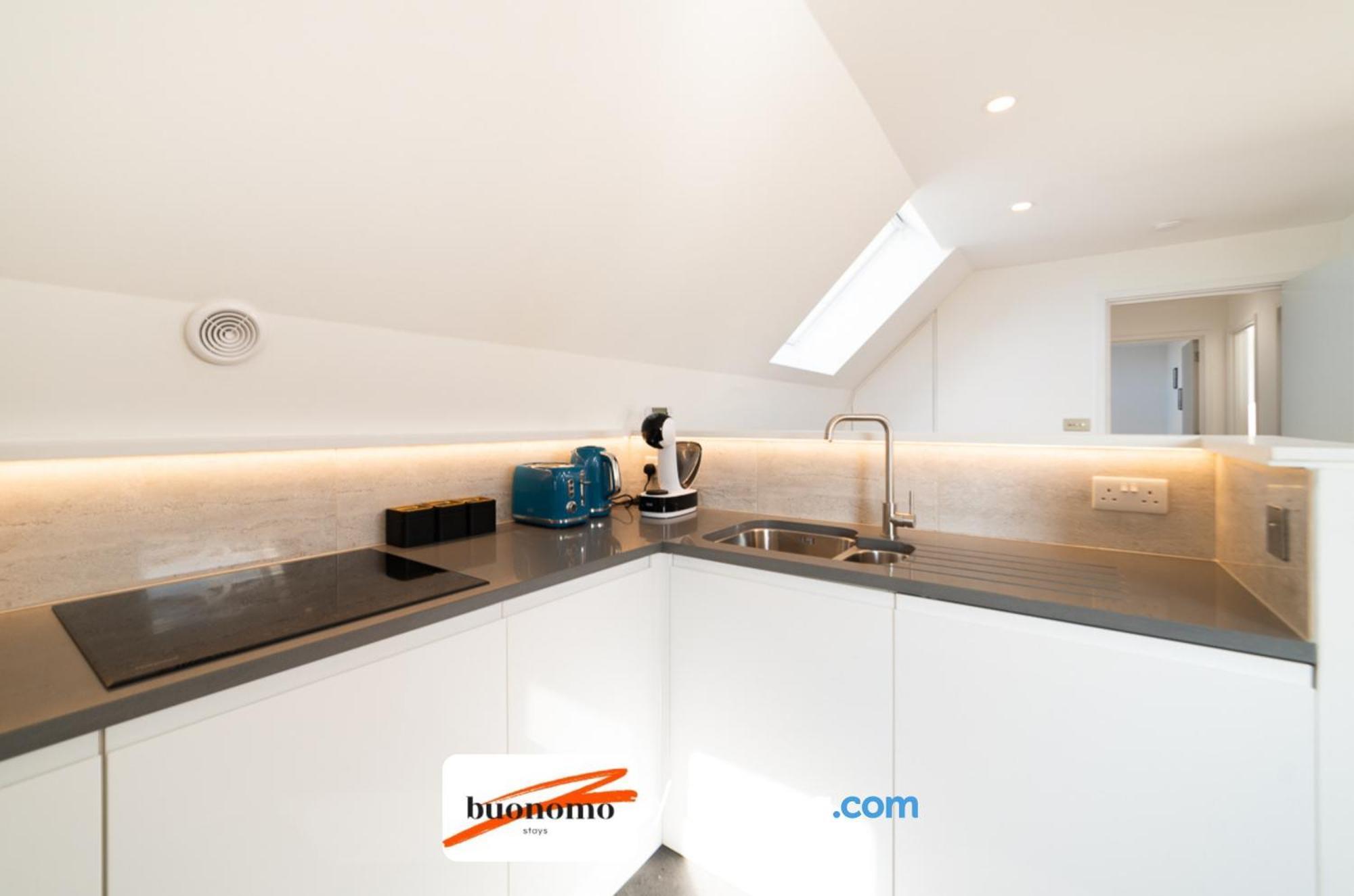 Two Bedroom Apartment At Buonomo Stays Short Lets & Serviced Accommodation Londra Exterior foto