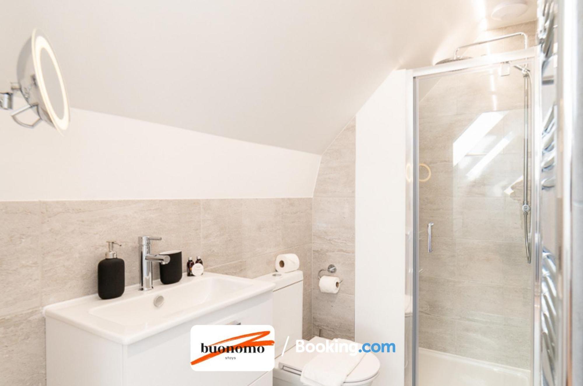 Two Bedroom Apartment At Buonomo Stays Short Lets & Serviced Accommodation Londra Exterior foto