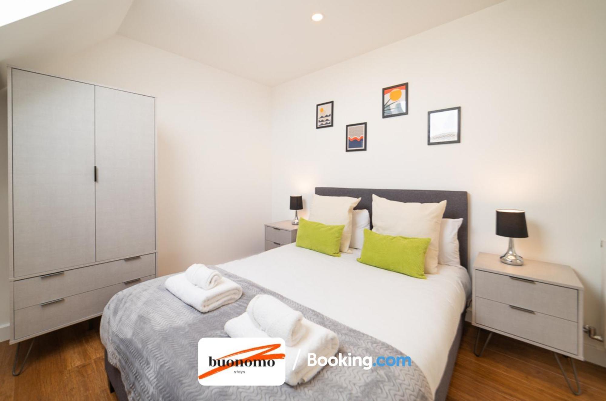 Two Bedroom Apartment At Buonomo Stays Short Lets & Serviced Accommodation Londra Exterior foto
