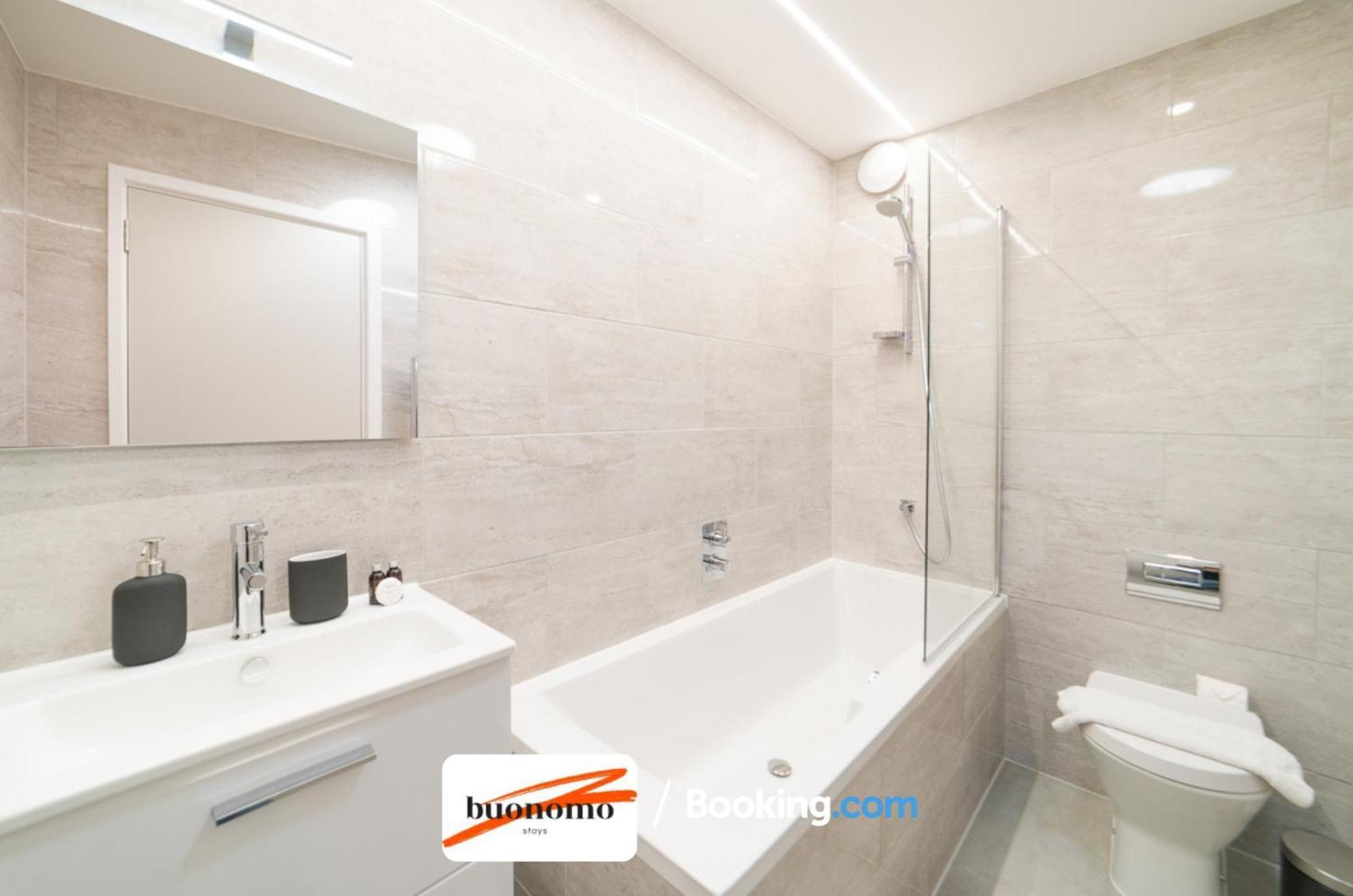 Two Bedroom Apartment At Buonomo Stays Short Lets & Serviced Accommodation Londra Exterior foto