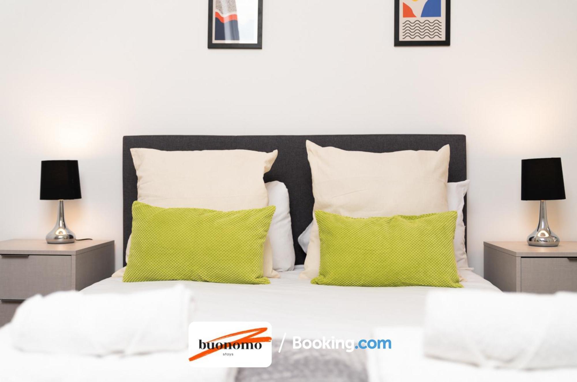 Two Bedroom Apartment At Buonomo Stays Short Lets & Serviced Accommodation Londra Exterior foto
