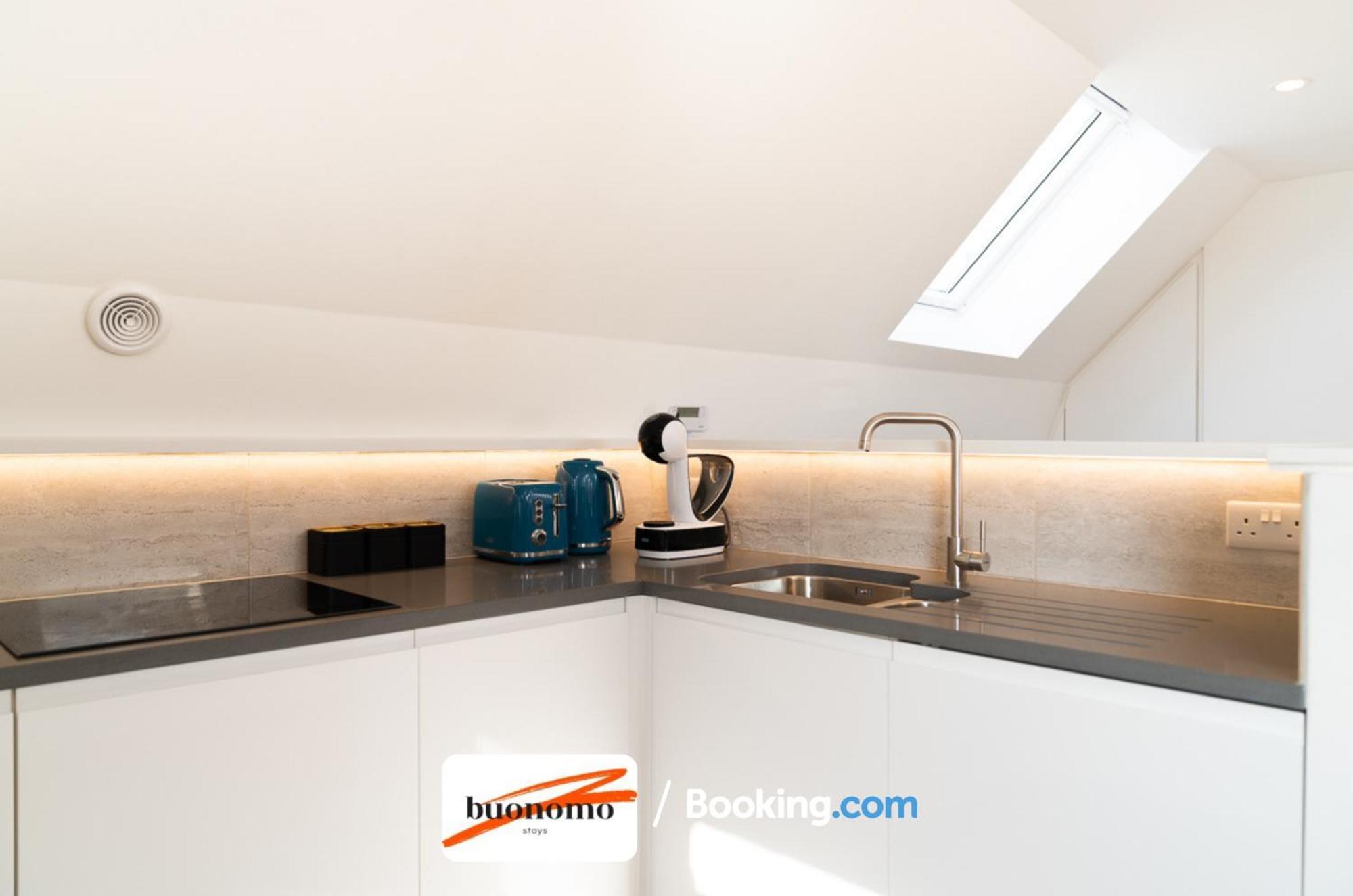 Two Bedroom Apartment At Buonomo Stays Short Lets & Serviced Accommodation Londra Exterior foto